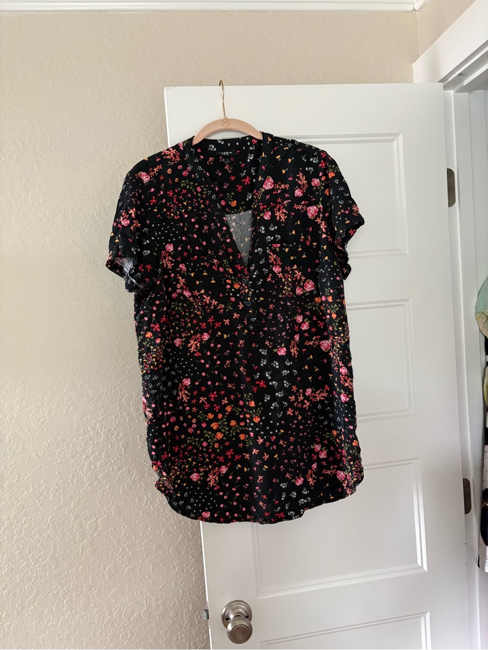 torrid Black Floral V-Neck Short Sleeve Blouse